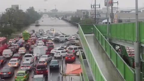 inundacion-sobre-la-autopista-mexico-pachuca