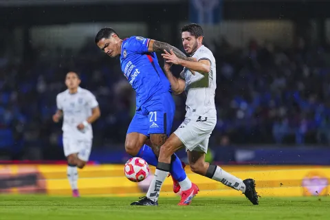Cruz Azul empata a dos goles con Querétaro.