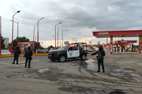 Operativo en gasolinera GEMMA en Coronango, Puebla.