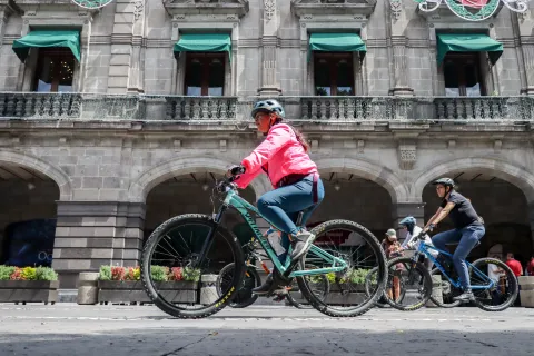 Este domingo familias poblanas disfrutaron de la Vía Recreativa.