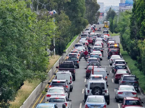 Toma en cuenta, así el tráfico en la Recta a Cholula.