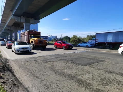 Atendido bache en la Autopista México-Puebla.