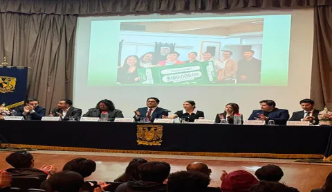 Cinco jóvenes estudiantes de la Facultad de Economía (FE) de la UNAM ganaron el primer premio del Reto Banxico 2025.