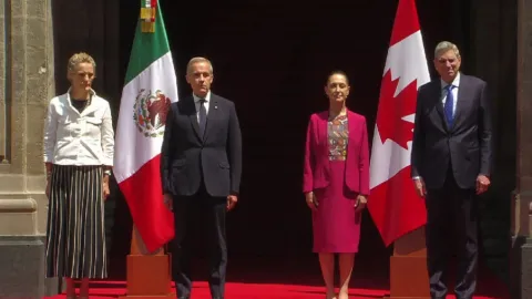 Claudia Sheinbaum y Mark Carney en el Palacio Nacional