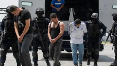 Detienen a integrantes de "La Familia Michoacana" 