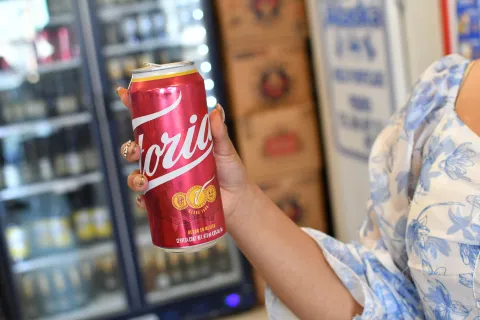 Durante la pandemia por la COVID-19, cinco de cada diez personas consumieron alcohol.
