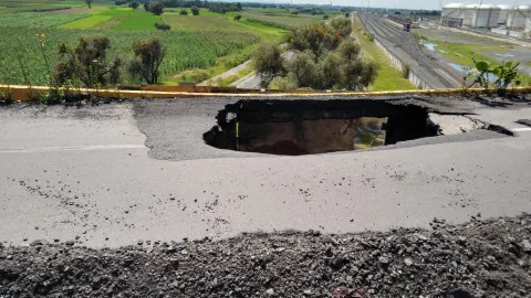 Sigue paso vehicular restringido en bulevar Aeropuerto a Huejorzingo.