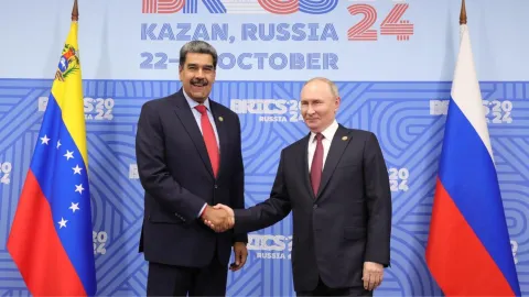 Maduro y Putin estrechando las relaciones de sus países 