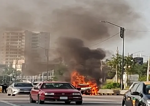 auto incendiado