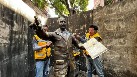 Restaura Gobierno de la Ciudad esculturas en el andador 5 de Mayo.