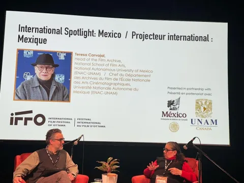Gerardo Familiar, Secretario Técnico de la UNAM Canadá, y Teresa Carvajal, Jefa del Acervo Fílmico de la ENAC en el Festival Internacional de Cine de Ottawa (IFFO).