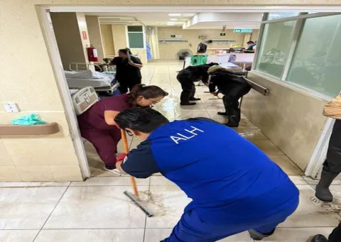 Inundado hospital del IMSS en Los Reyes La Paz, Edomex.