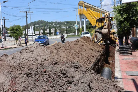 Obra provoca intenso tráfico en Tlaxcala.