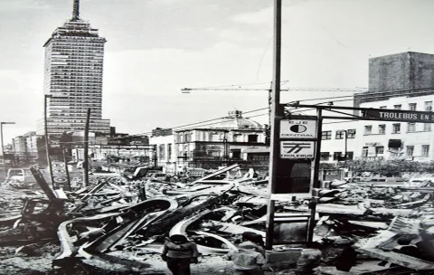 Imagen del desastre del sismo del 19 de septiembre de 1985 en la Ciudad de México.
