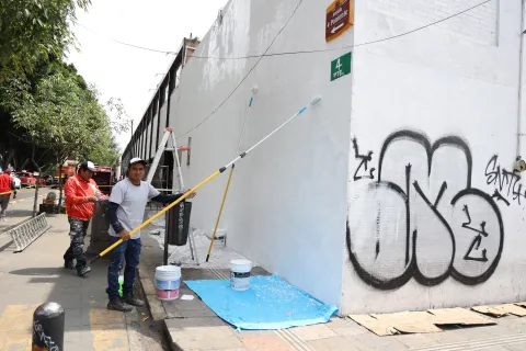El mercado Venustiano Carranza en Puebla recibe mantenimiento.