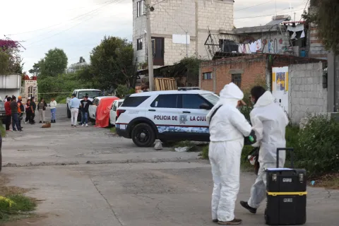 Ya van tres muertos tras ataque a una familia en la Junta Auxiliar de San Pablo Xochimehuacán, Puebla.