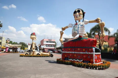 Disfruta de una selfie con una Catrina Gigante en Cuautlancingo, Puebla.