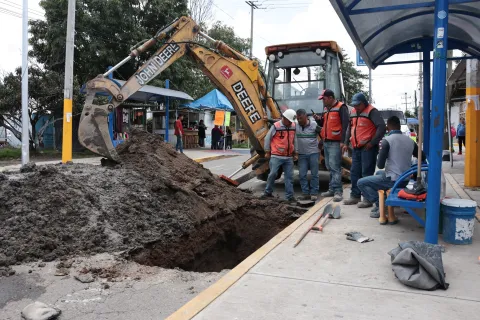 Atienden socavón en 3 Sur y 119 Poniente en la ciudad de Puebla.