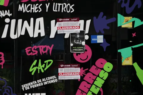 Fue clausura el antro Una y Ya en la Avenida Juárez en Puebla.