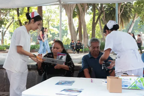 Se lleva a cabo la "Jornada de la Gente" en el Zócalo de Puebla.