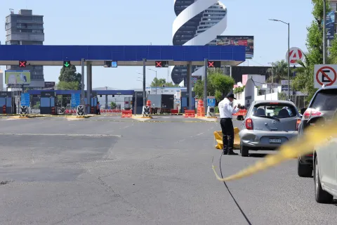 Cierre en Caseta de la autopista Puebla-Atlixco por manifestación.