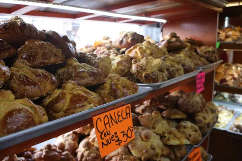 Hojaldras rellenas en la Panadería Princesa en Puebla.