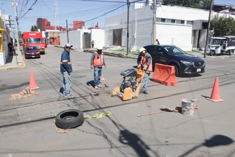 Otro socavón, ahora en la 19 Sur y 41 Poniente, en la ciudad de Puebla.