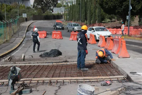 Nuevo paso peatonal en la Avenida Cúmulo de Virgo en Puebla.