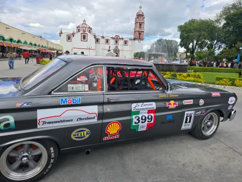 Exposición de autos de la Carrera Panamericana en San Pedro Cholula.