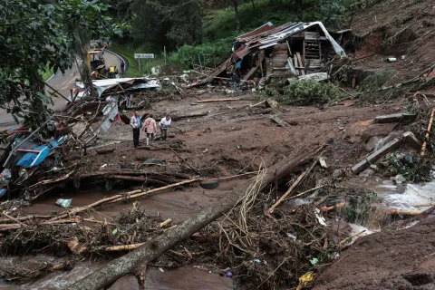 Cinco miembros de una familia perdieron la vida debido a las lluvias.
