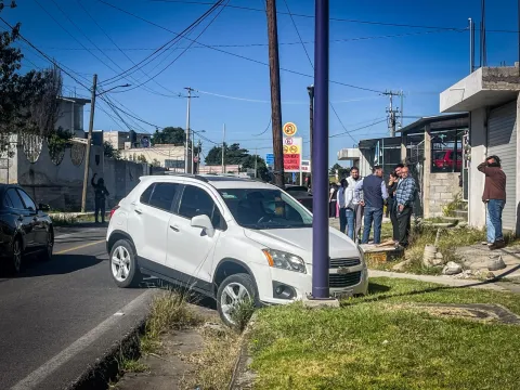 En la mañana de este lunes 27 de octubre se registró un percance vehicular en Camino Real rumbo a Tlaxcala Centro.
