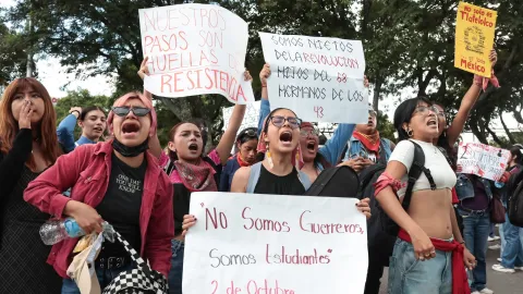 Estudiantes de la BUAP se movilizan por el 2 de Octubre