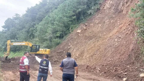 Reestablecen paso entre Xicotepec y Naupan