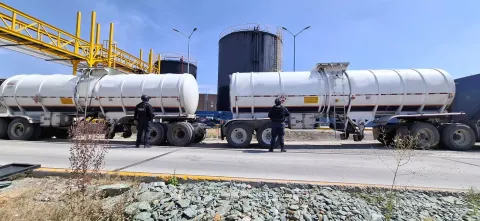 Fue asegurado un millón 675 mil litros de combustible ilegal en un predio ubicado en la carretera Silao-San Felipe, en el municipio de Silao, Guanajuato.