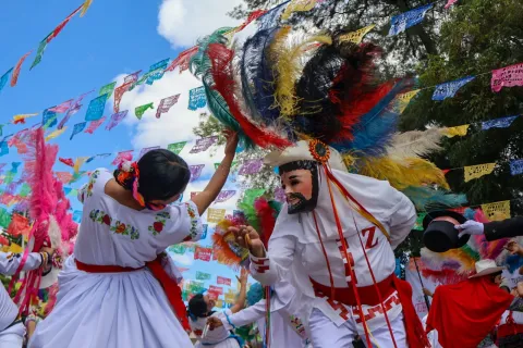 Ritmo y tradición conquistan Totolac en el Baile Internacional de la "J".