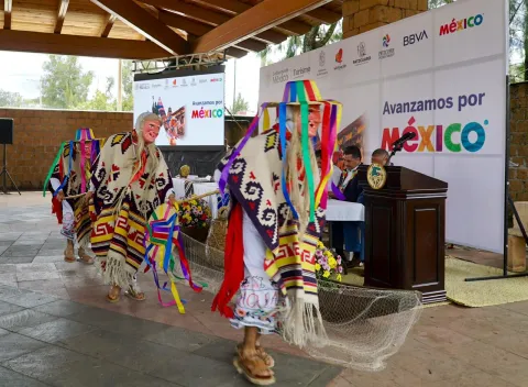 Turismo y BBVA impulsan la inclusión financiera y capacitación empresarial en Pueblos Mágicos.