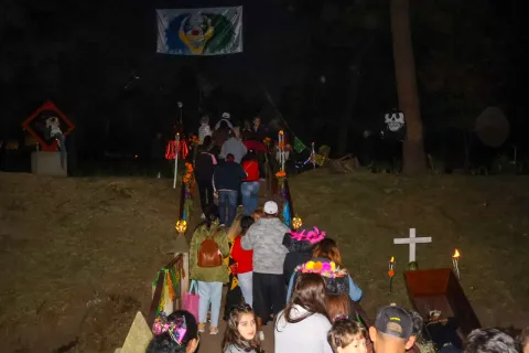 El Jardín Botánico se convierte en casa de sustos en Tlaxcala.