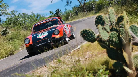 Con más de 30 vehículos inscritos, Porsche participó en la Carrera Panamericana 2025.