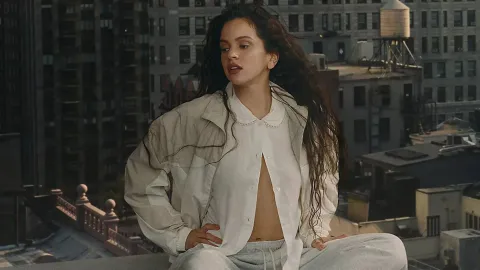Rosalía podría ser sancionada tras detener el tráfico en Madrid por su nuevo álbum