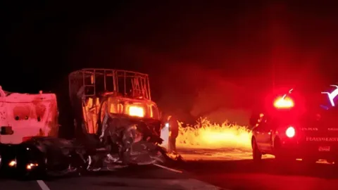 Incendias automóviles en entradas de 6 municipios de Zacatecas