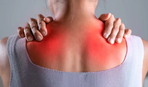 La fibromialgia es una condición médica caracterizada por dolor crónico, fatiga persistente y alteraciones del sueño.