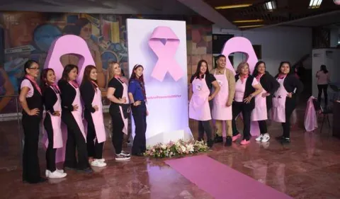 En la jornada se reconoció a las mujeres que enfrentan con valentía esta enfermedad.