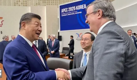 El funcionario mexicano hace llegar el mensaje de amistad de la presidenta Claudia Sheinbaum.