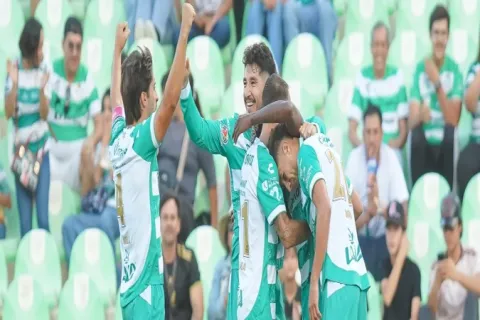 Santos derrotó 3-1 a Querétaro y pelea por un boleto a la Fiesta Grande.