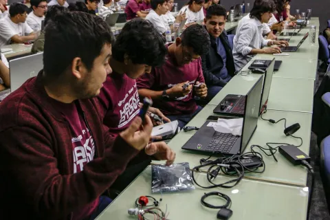 Promueve Gobierno de la Ciudad soluciones tecnológicas con Hackatón 2025.