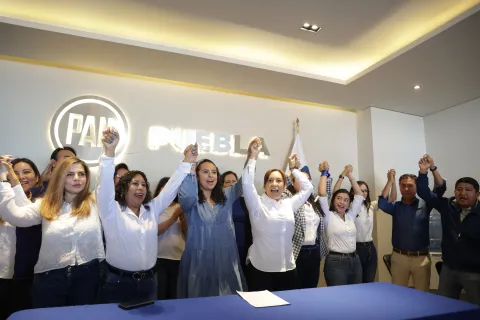 Guadalupe Leal se registra como candidata a la dirigencia del Comité Municipal del PAN en Puebla.