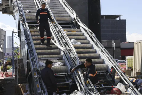 Comienzan a instalar las escaleras eléctricas en CCU.