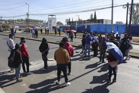 Manifestación a las afueras del Penal de San Miguel en Puebla.