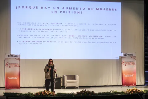 La activista Saskia Niño de Rivera, participó en Foro con el tema de "Reclusión con Perspectiva de Género". 
