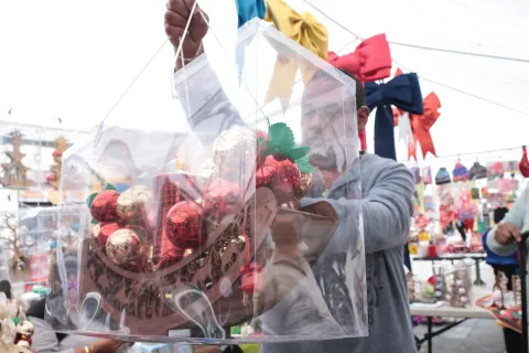Inicia la Expo Navideña en el Parque del Carmen en Puebla.